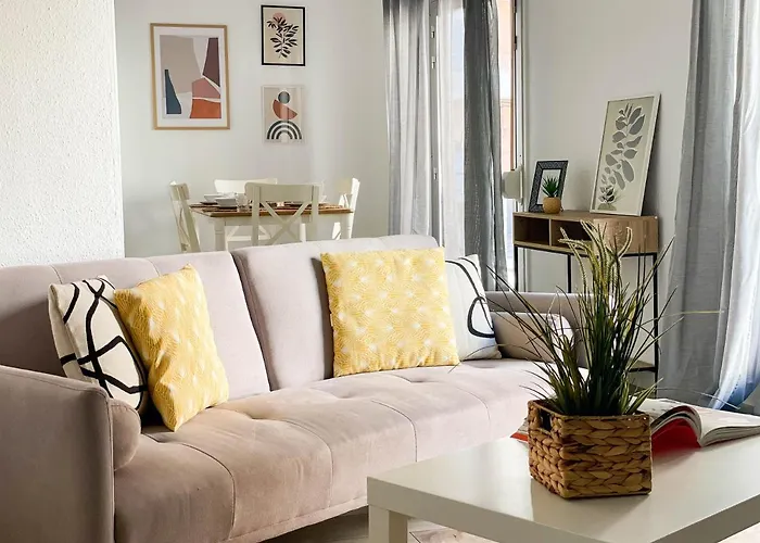 Modern 2 Bedroom Apartment Close To City Center