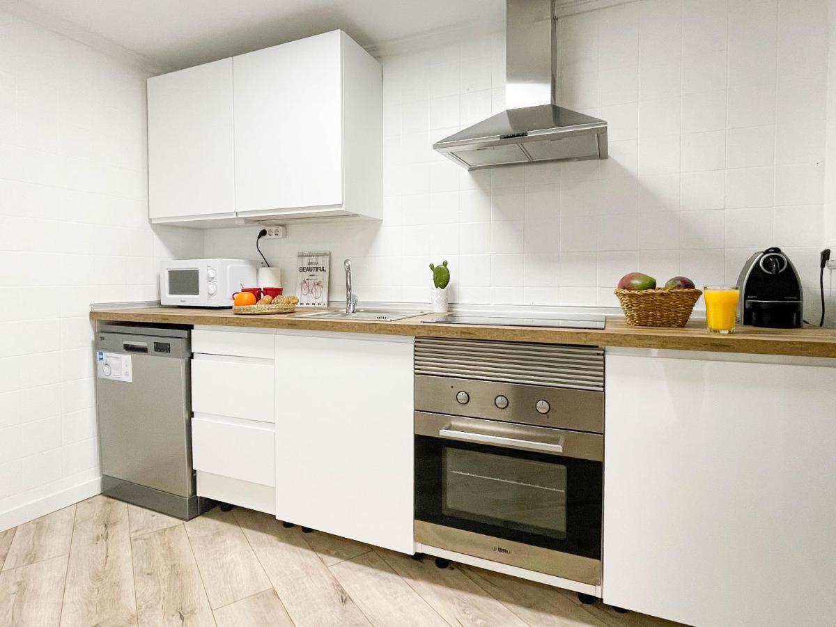 Modern 2 Bedroom Close To Center Apartment *