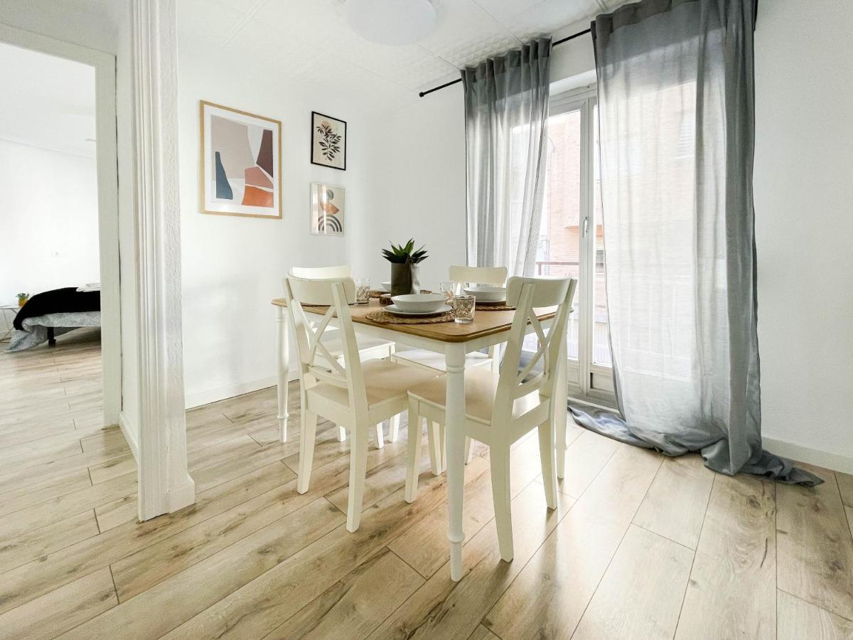 Modern 2 Bedroom Close To Center Apartment *